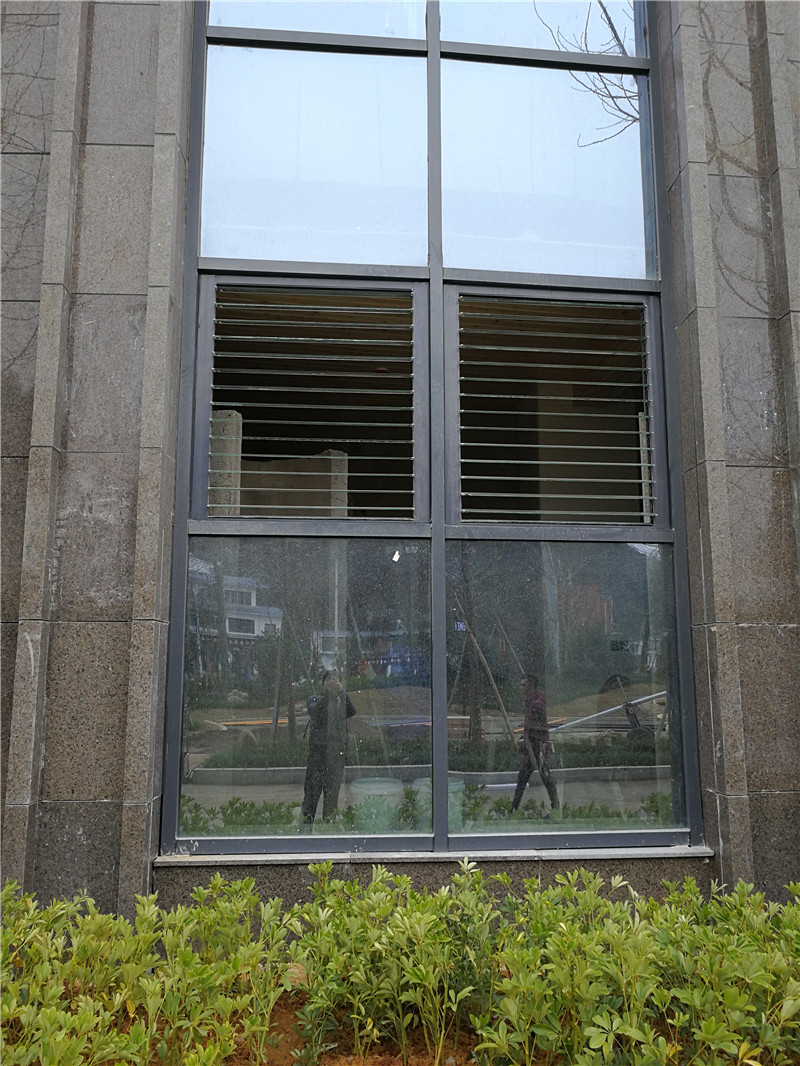 新疆玻璃百叶窗